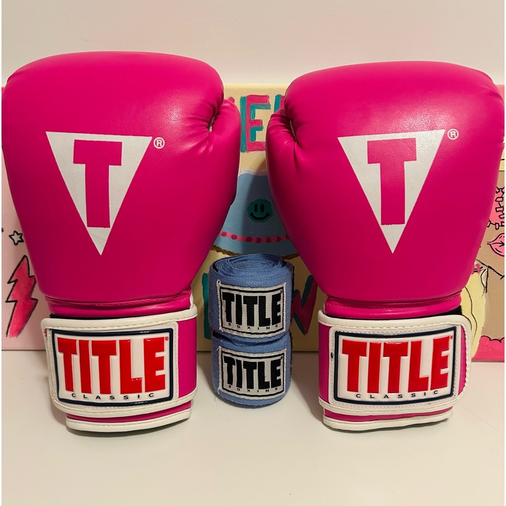 EXCELLENT CONDITION Title Boxing Pro Style Leather Training Gloves 3.0